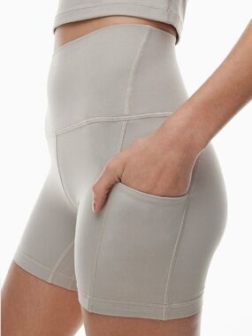 Aritzia Golden BUTTER Cheeky Pocket Hi-Rise 5" Short